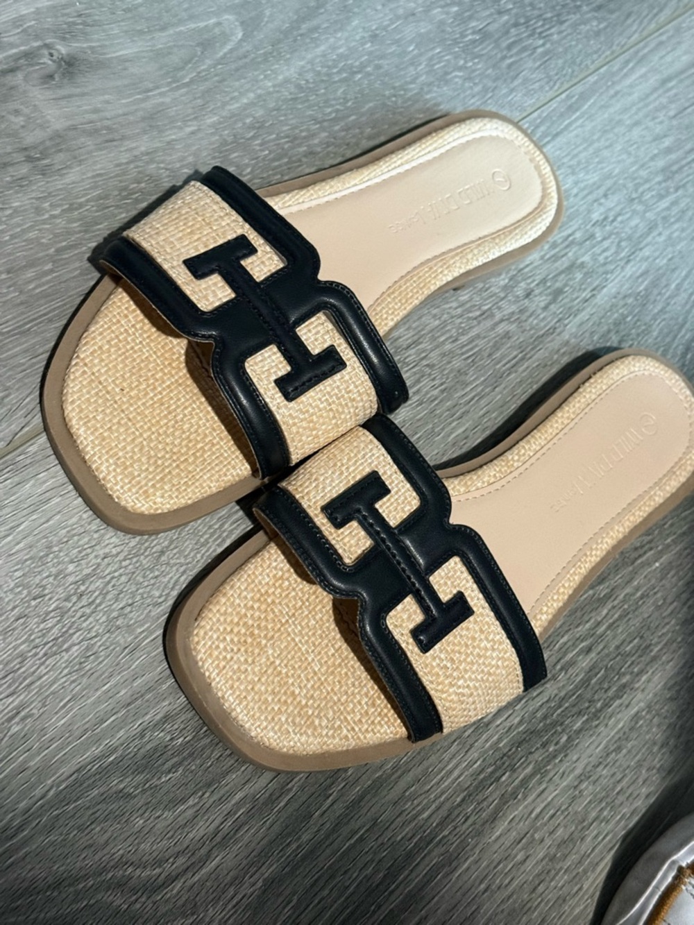 Source Unknown Beige Woven Slide Sandals with Black Trim
